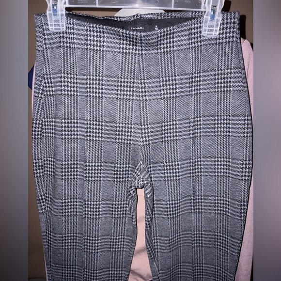 Tahari Black and Gray Plaid knitted Trousers with front Pleat - Picture 5 of 10